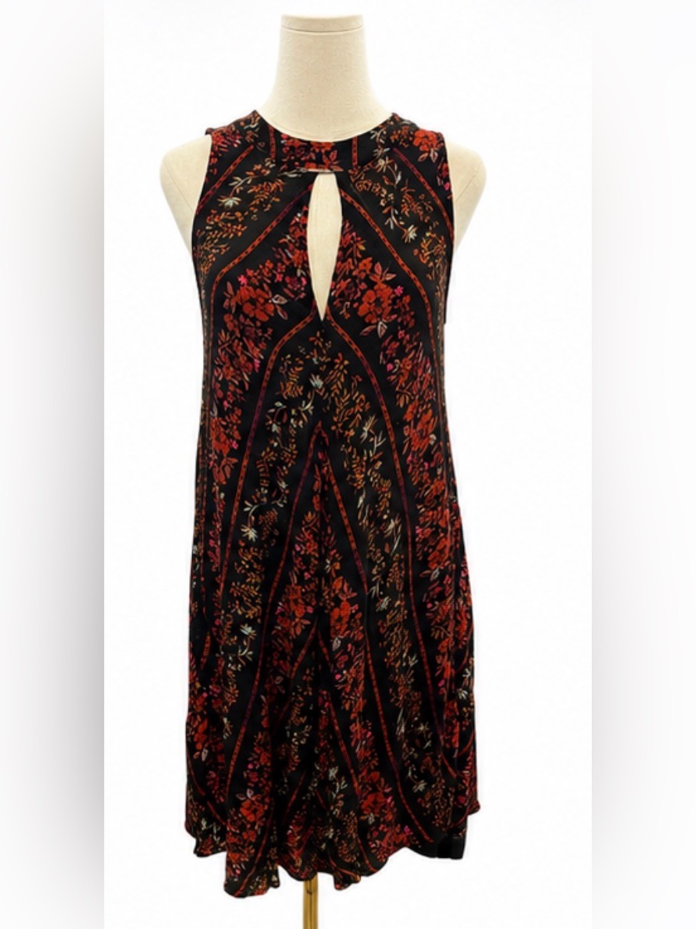 Volcom Floral Keyhole Swing Dress – Size Medium